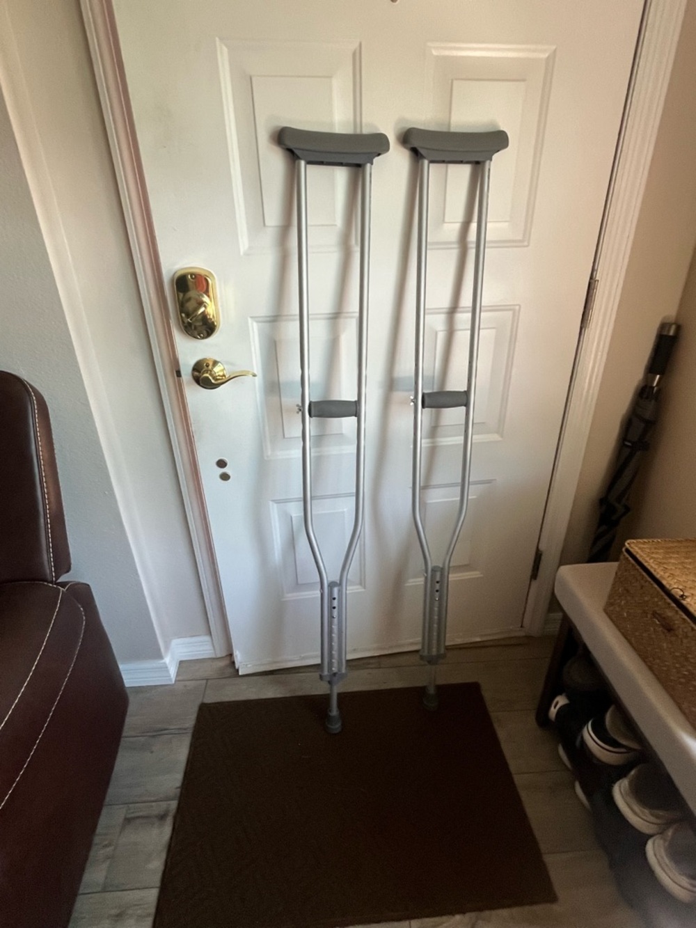 Adjustable Aluminum Underarm Crutches in Gray